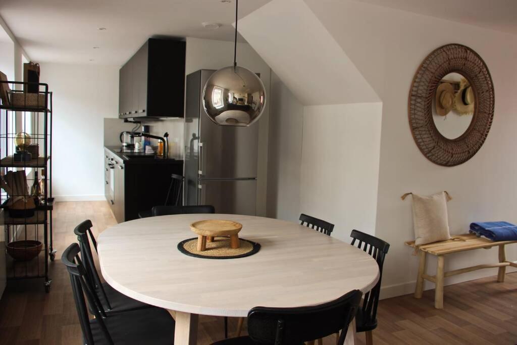 A Stylish Apartment In The Centre Of Town Montreuil  Bagian luar foto